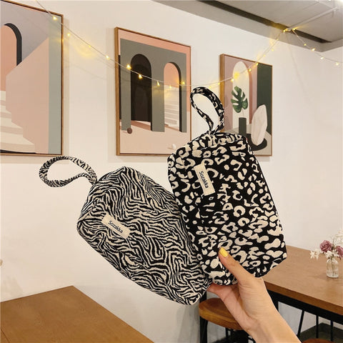 Beyprern Simple Design Female Purses Organizer Leopard&Zebra Canvas Make Up Bag Zipper Pouch Wristlet Wallet Bags For Women Gift