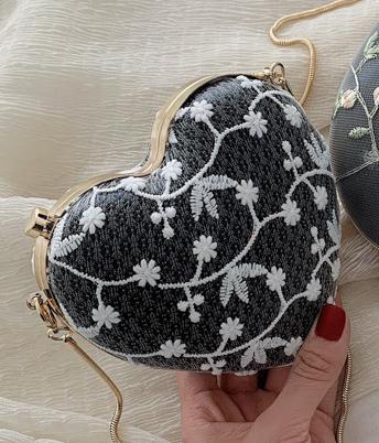Beyprern New Cute Love Crossbody Lace Embroidery Heart Shape Shoulder Bag Lover Chain Female Bag Versatile Funny Bag Bolsa Feminina