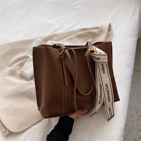 Large capacity Shoulder bag female texture versatile Tote Bag commuter bag Leisure School bag for women